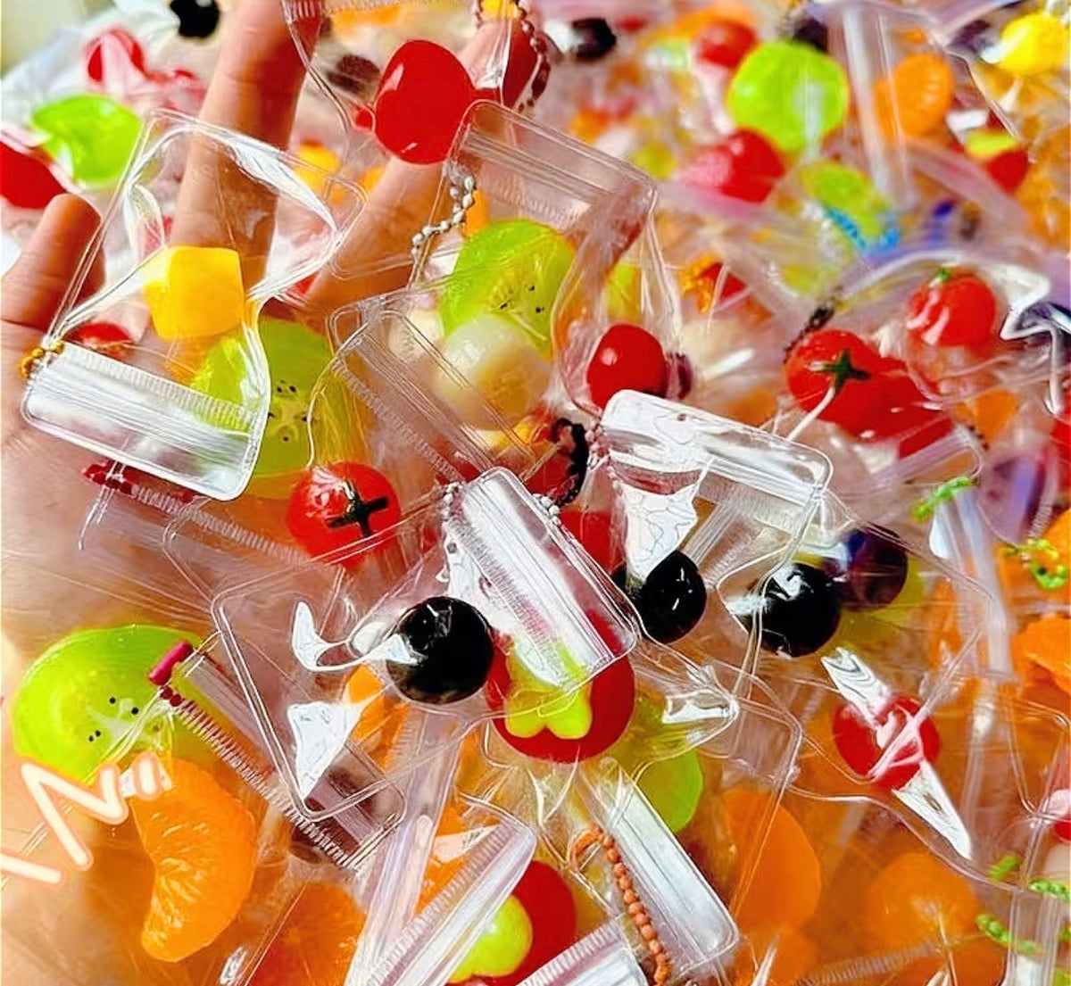 Mini kawaii squish single (randomly picked )￼
