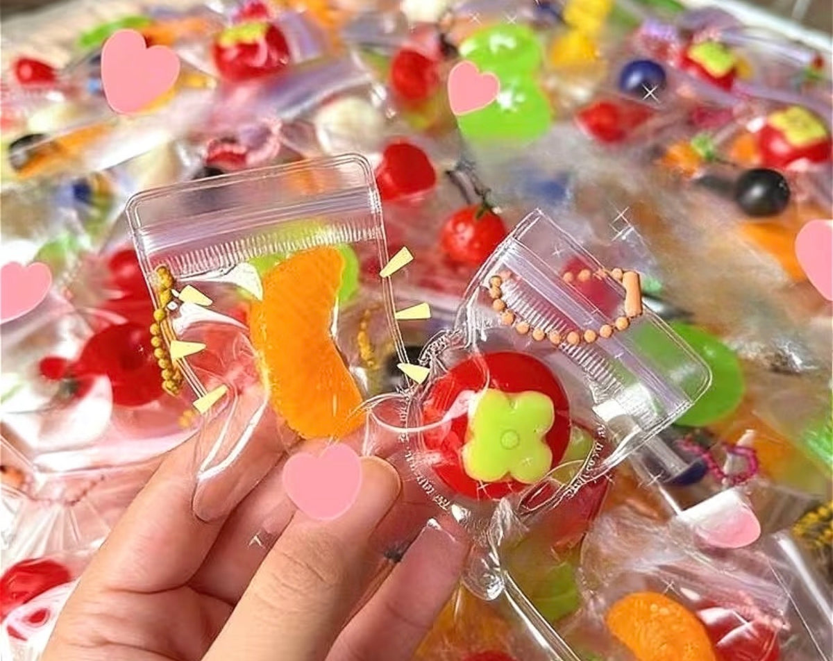Mini kawaii squish single (randomly picked )￼